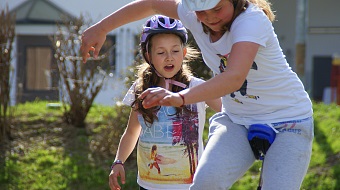 Einradfahren mit Anna & Lisa