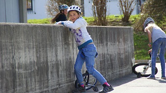 Einradfahren mit Anna & Lisa