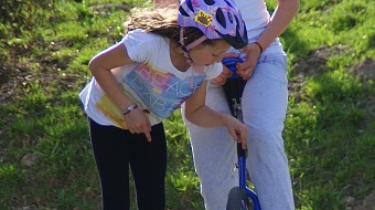 Einradfahren mit Anna & Lisa