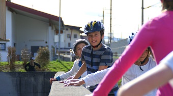Einradfahren mit Anna & Lisa