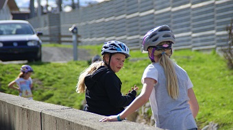 Einradfahren mit Anna & Lisa