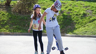 Einradfahren mit Anna & Lisa